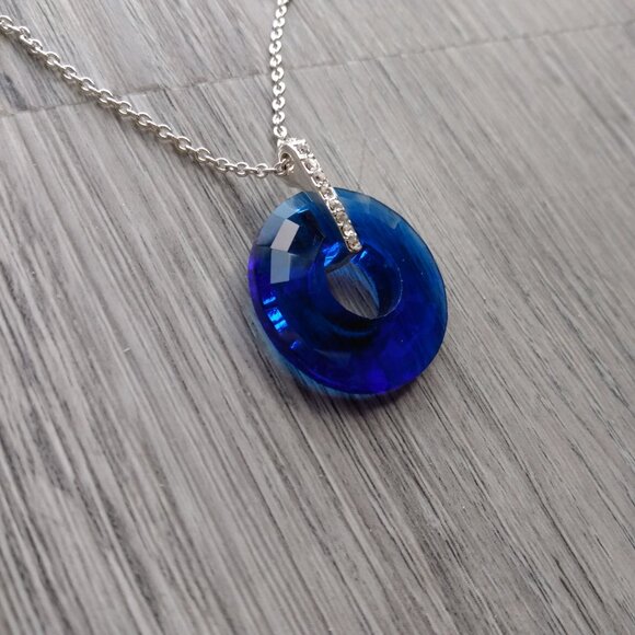 Blue Glass Necklace Circle Pendant Silver Tone Nygard Designer - Picture 4 of 9